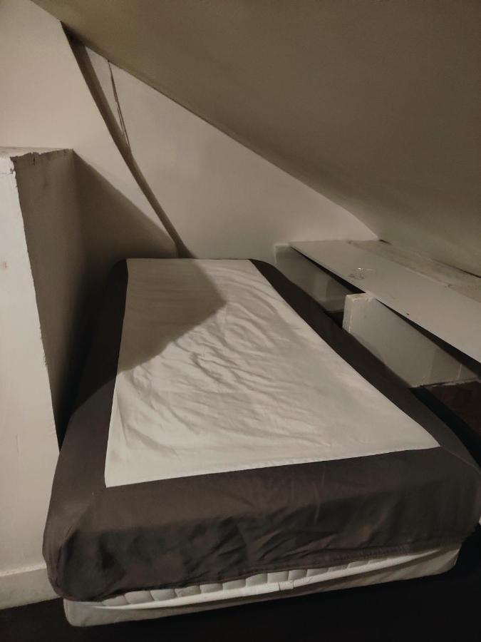 Roomate Near Paris Сен Дени Екстериор снимка