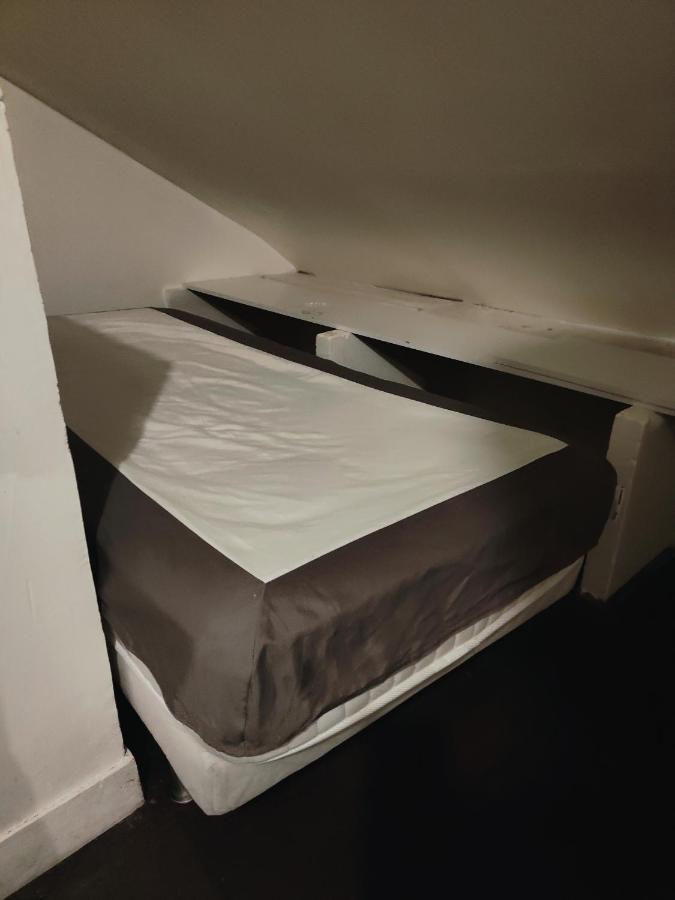 Roomate Near Paris Сен Дени Екстериор снимка